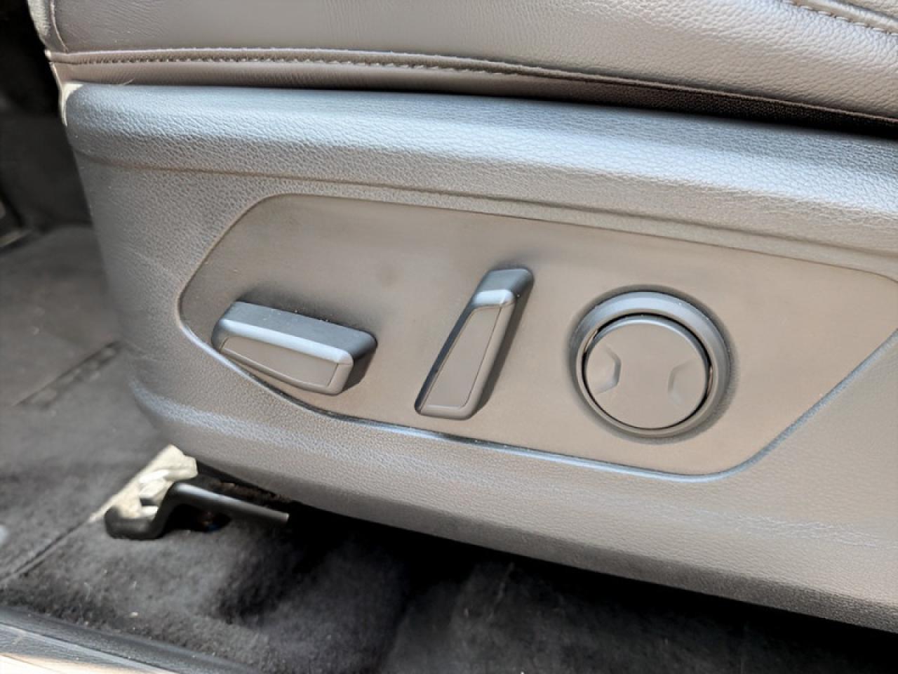 2023 Kia Sportage EX  **PANO ROOF - HTD SW** Photo