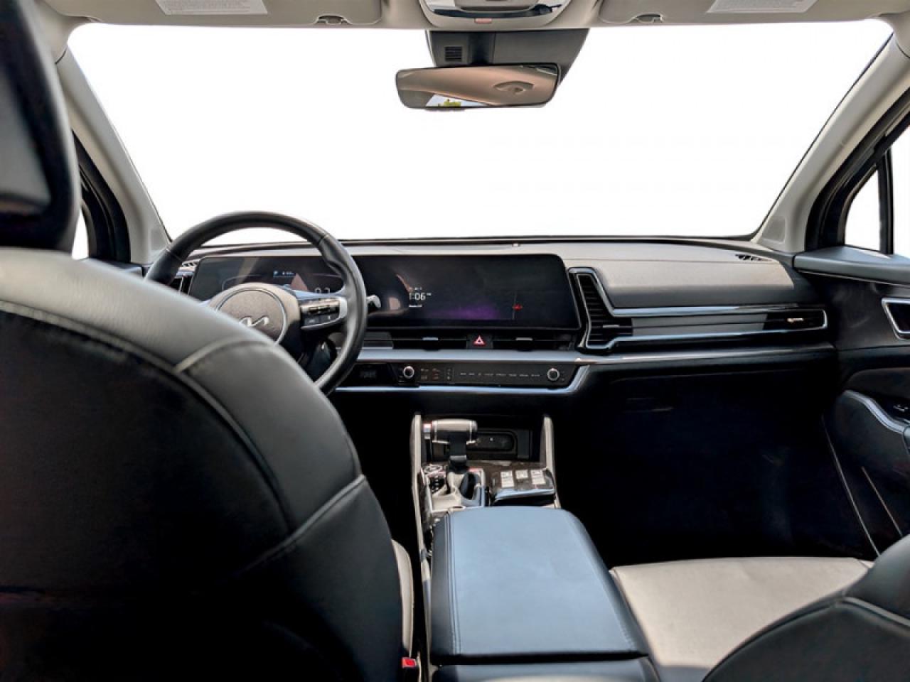 2023 Kia Sportage EX  **PANO ROOF - HTD SW** Photo