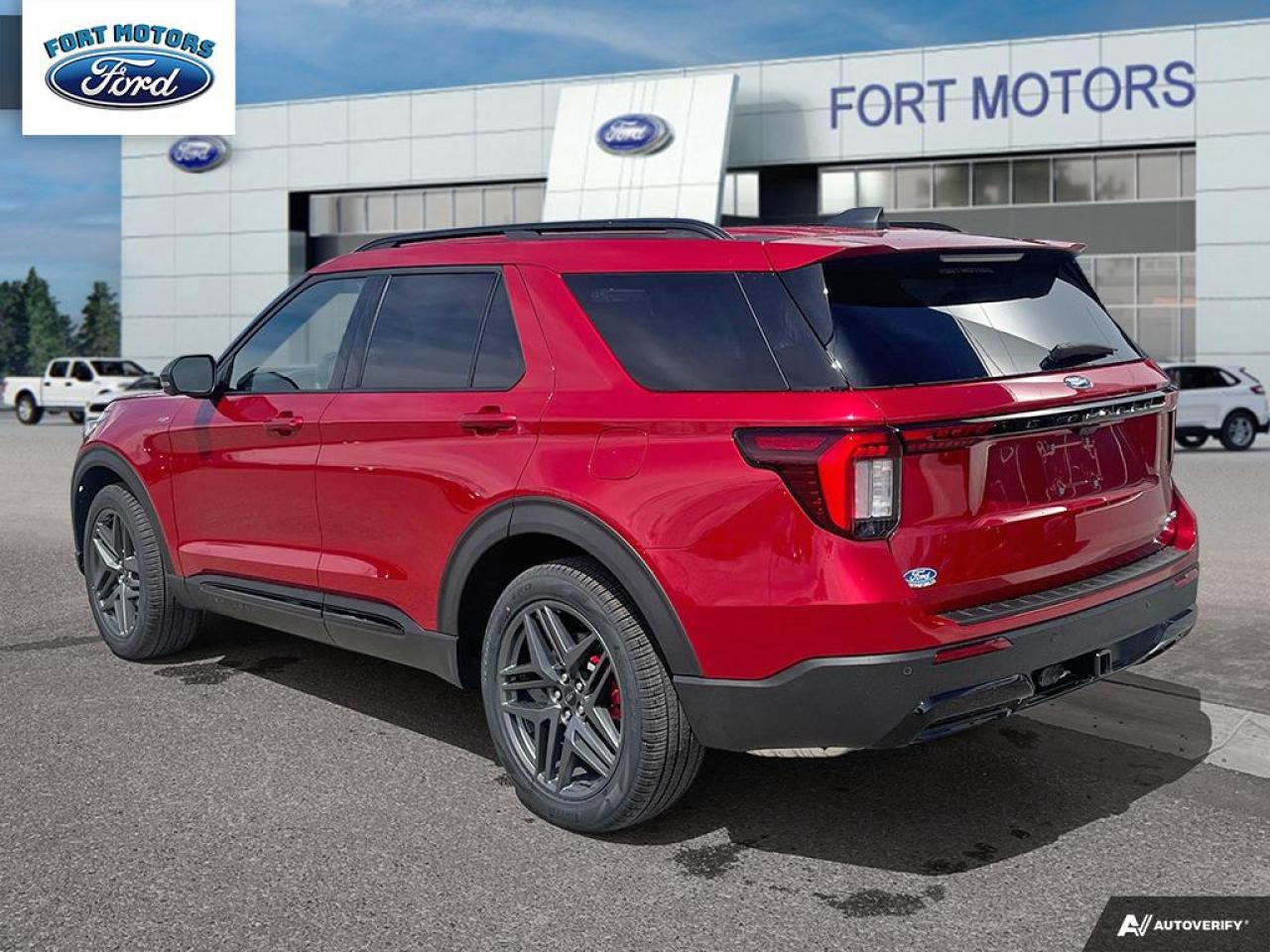 2025 Ford Explorer ST-Line Photo3