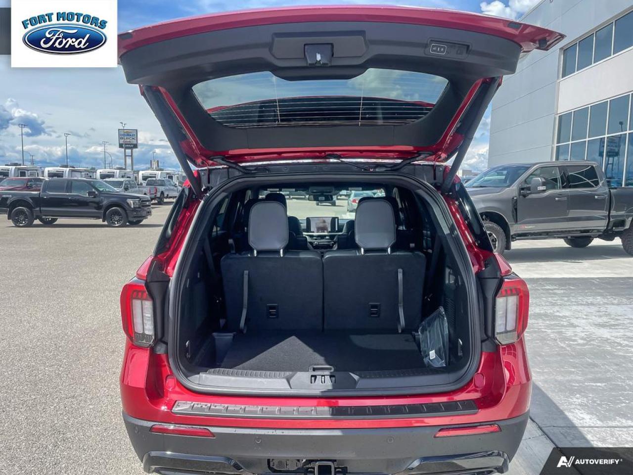 2025 Ford Explorer ST-Line Photo5