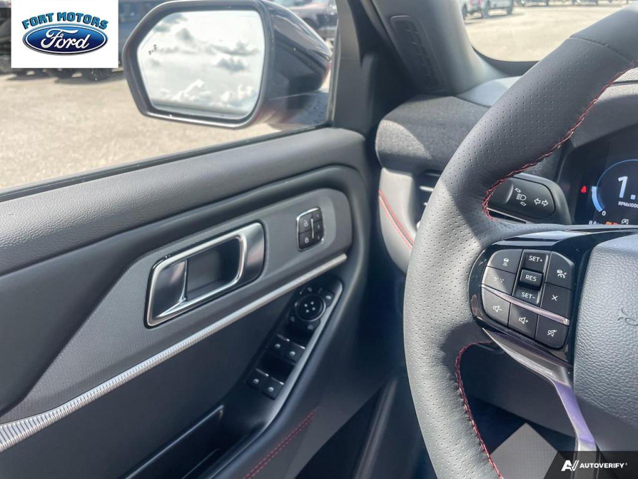 2025 Ford Explorer ST-Line Photo5