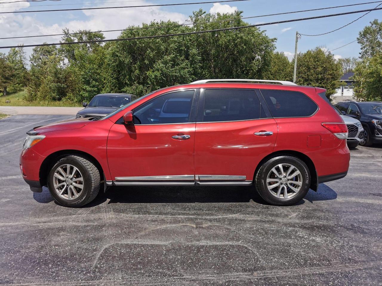 2016 Nissan Pathfinder SL 4WD - Photo #2