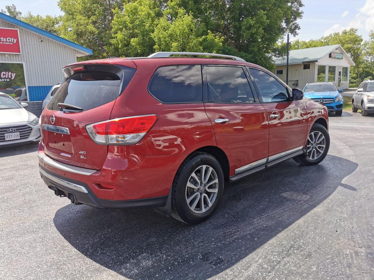 2016 Nissan Pathfinder SL 4WD - Photo #5