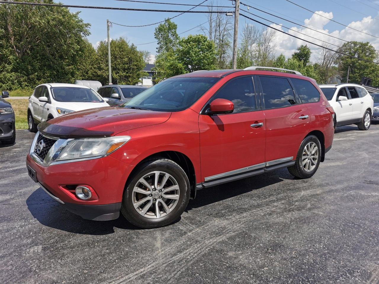 Used 2016 Nissan Pathfinder SL 4WD for sale in Madoc, ON