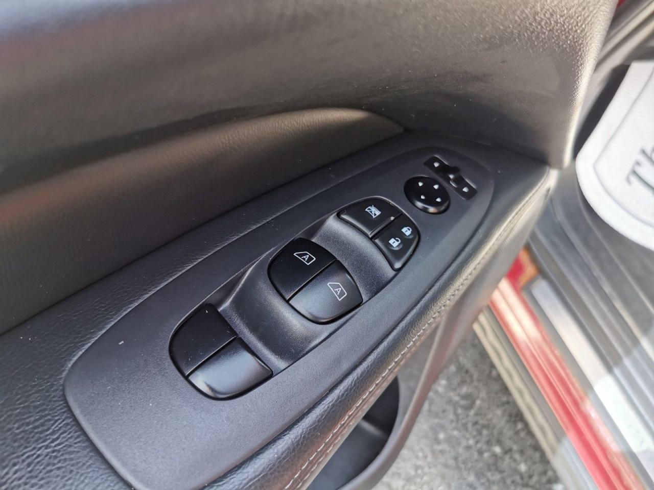 2016 Nissan Pathfinder SL 4WD - Photo #10