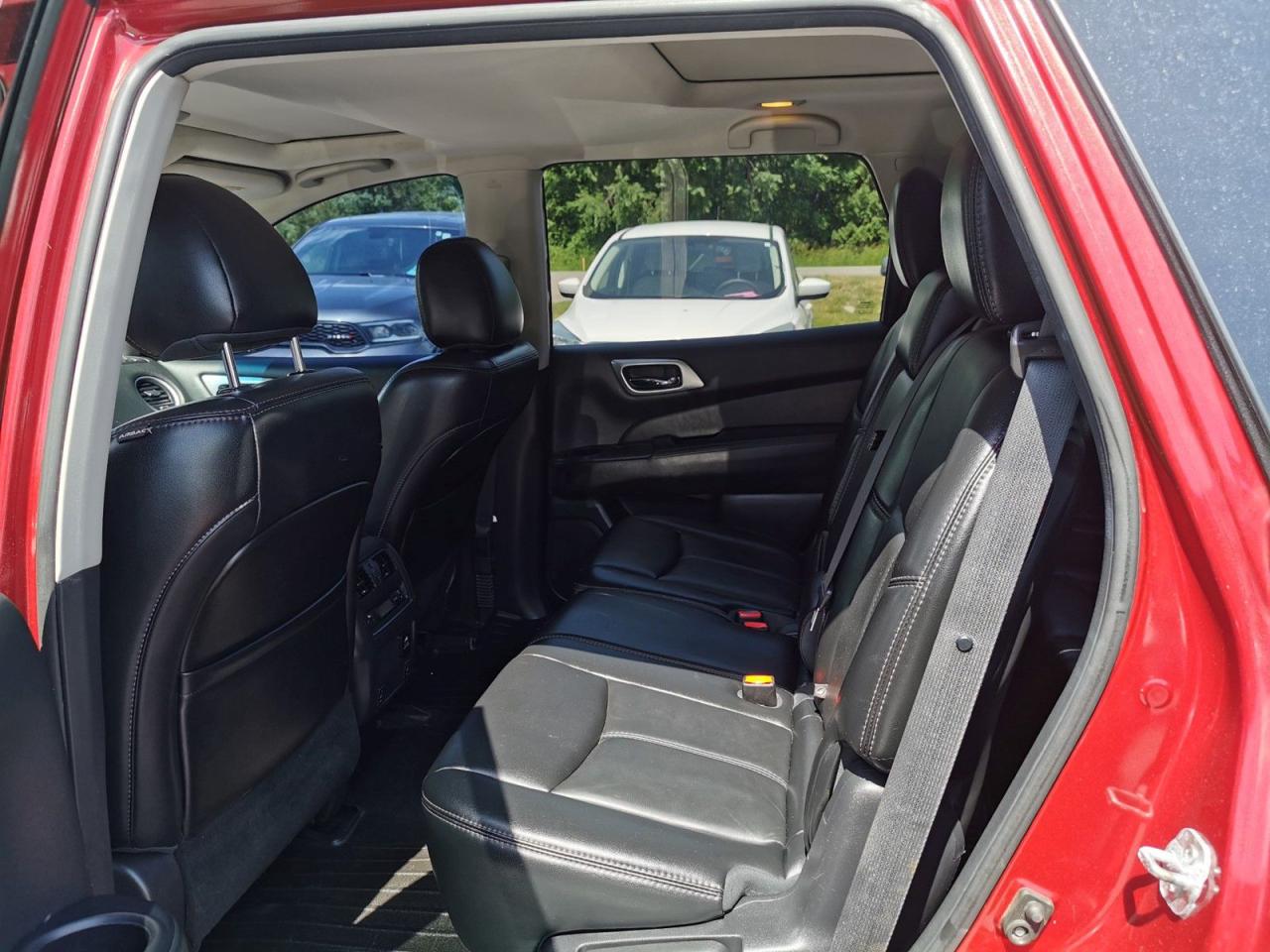 2016 Nissan Pathfinder SL 4WD - Photo #14