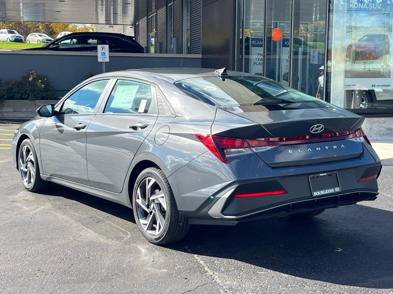 2025 Hyundai Elantra Preferred IVT w/Tech Pkg Photo4