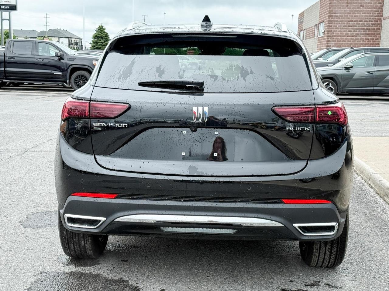 2025 Buick Envision Preferred 2.0L 4 CYL WITH REMOTE START/ENTRY, HEATED SEATS, HEATED STEERING WHEEL, BOSE SOUND, HD SURROUND VISION Photo3