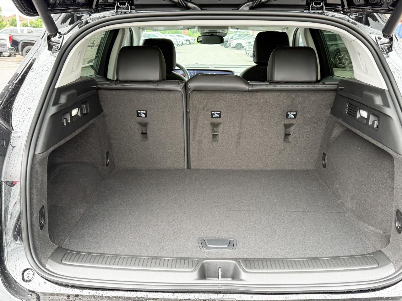 2025 Buick Envision Preferred 2.0L 4 CYL WITH REMOTE START/ENTRY, HEATED SEATS, HEATED STEERING WHEEL, BOSE SOUND, HD SURROUND VISION Photo4