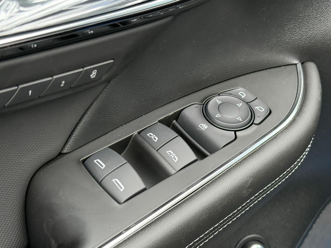 2025 Buick Envision Preferred 2.0L 4 CYL WITH REMOTE START/ENTRY, HEATED SEATS, HEATED STEERING WHEEL, BOSE SOUND, HD SURROUND VISION Photo