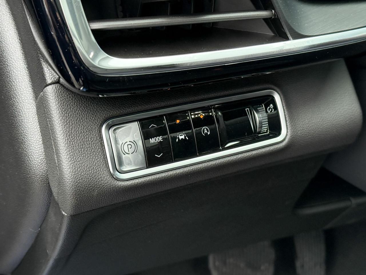 2025 Buick Envision Preferred 2.0L 4 CYL WITH REMOTE START/ENTRY, HEATED SEATS, HEATED STEERING WHEEL, BOSE SOUND, HD SURROUND VISION Photo