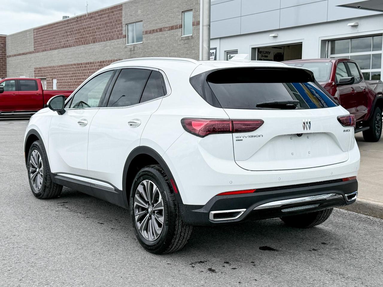 2025 Buick Envision Preferred 2.0L 4 CYL WITH REMOTE START/ENTRY, HEATED SEATS, HEATED STEERING WHEEL, BOSE SOUND, HD SURROUND VISION Photo