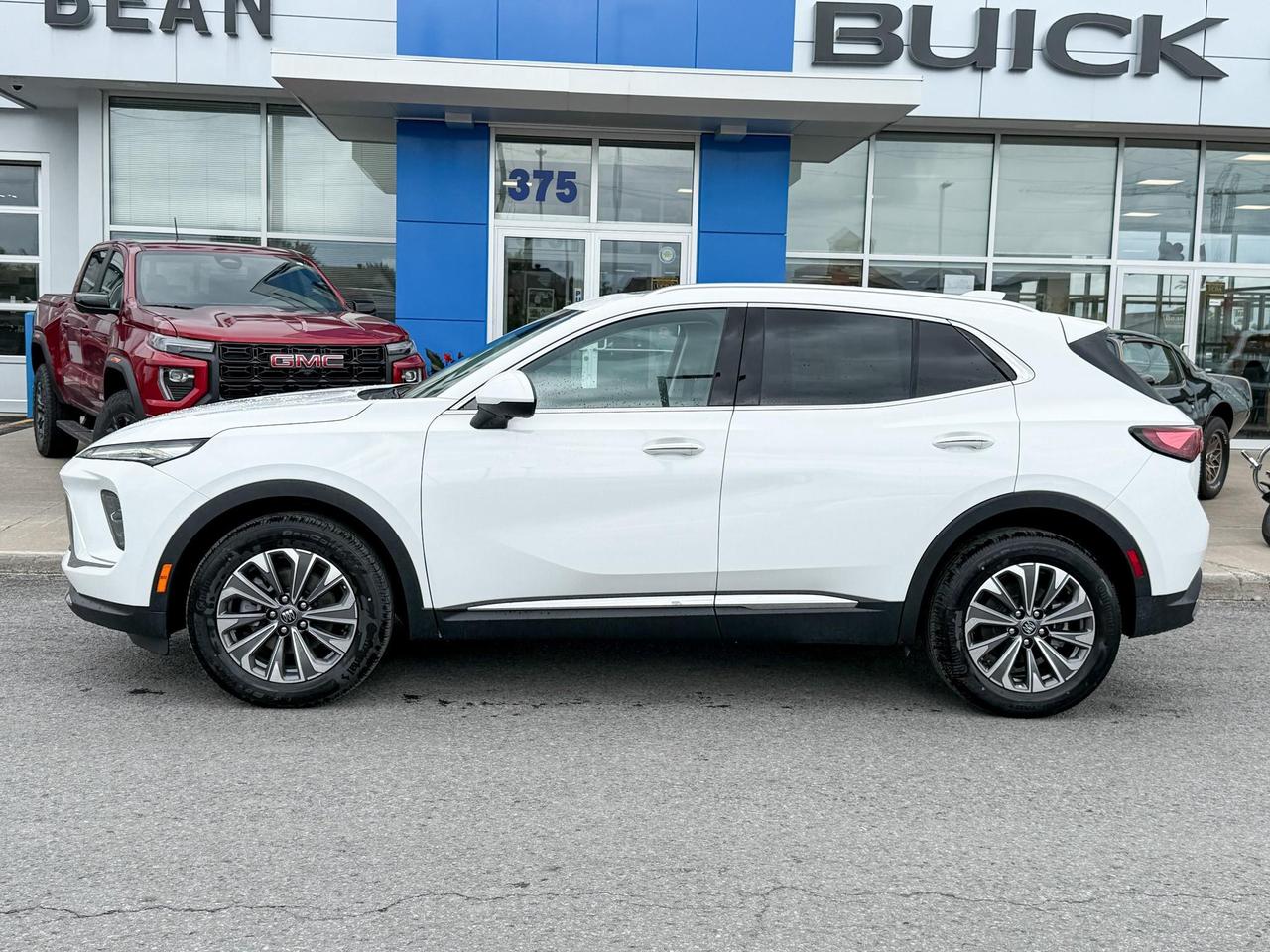 2025 Buick Envision Preferred 2.0L 4 CYL WITH REMOTE START/ENTRY, HEATED SEATS, HEATED STEERING WHEEL, BOSE SOUND, HD SURROUND VISION Photo5