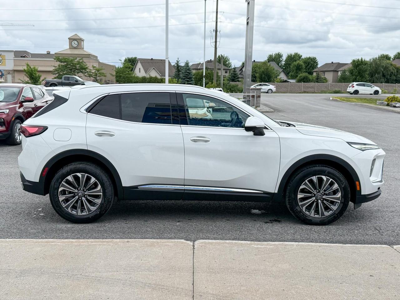2025 Buick Envision Preferred 2.0L 4 CYL WITH REMOTE START/ENTRY, HEATED SEATS, HEATED STEERING WHEEL, BOSE SOUND, HD SURROUND VISION Photo