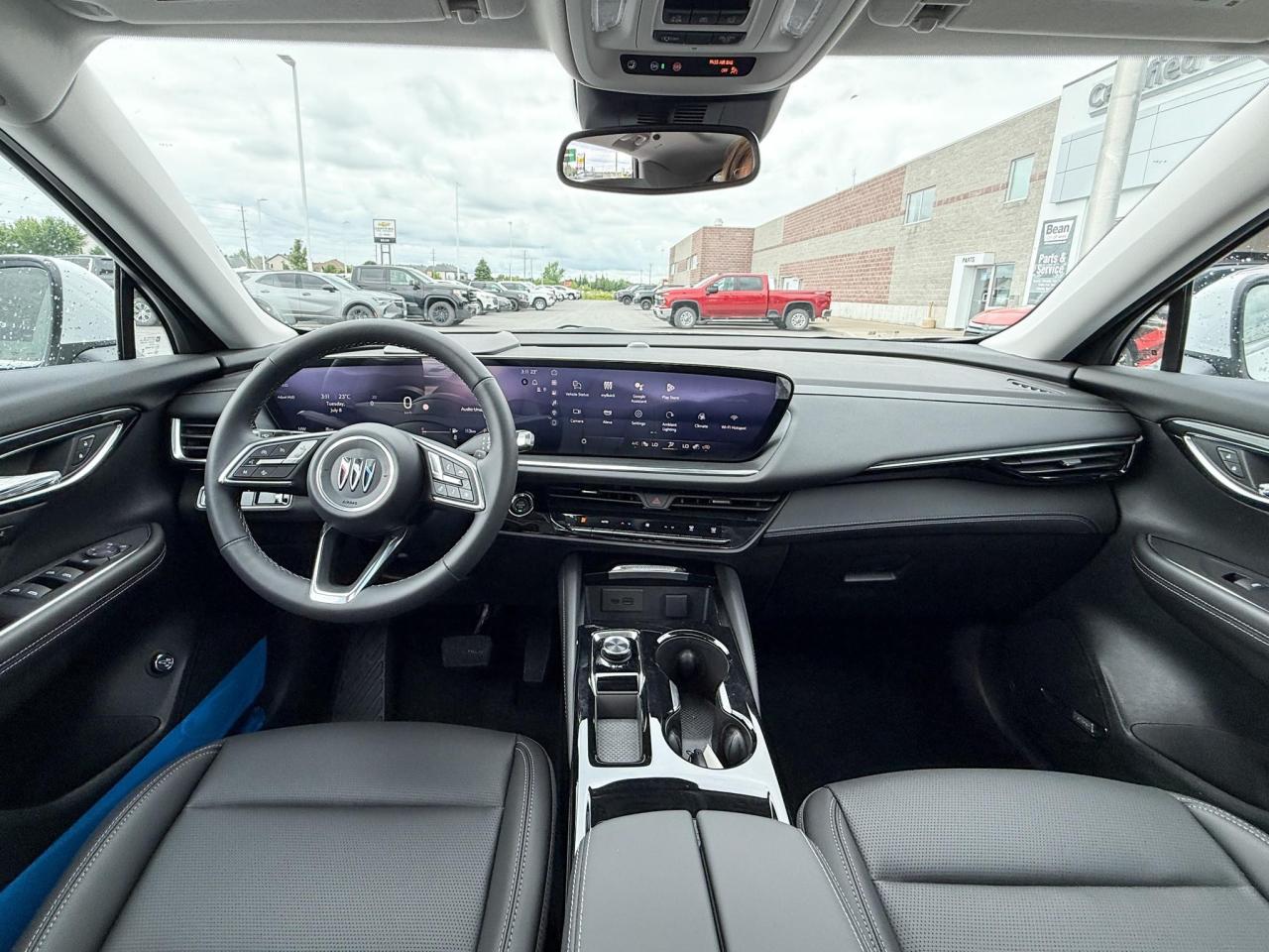 2025 Buick Envision Preferred 2.0L 4 CYL WITH REMOTE START/ENTRY, HEATED SEATS, HEATED STEERING WHEEL, BOSE SOUND, HD SURROUND VISION Photo