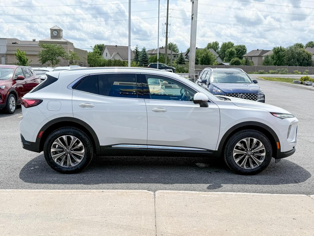 2025 Buick Envision Preferred 2.0L 4 CYL WITH REMOTE START/ENTRY, HEATED SEATS, HEATED STEERING WHEEL, BOSE SOUND, HD SURROUND VISION Photo