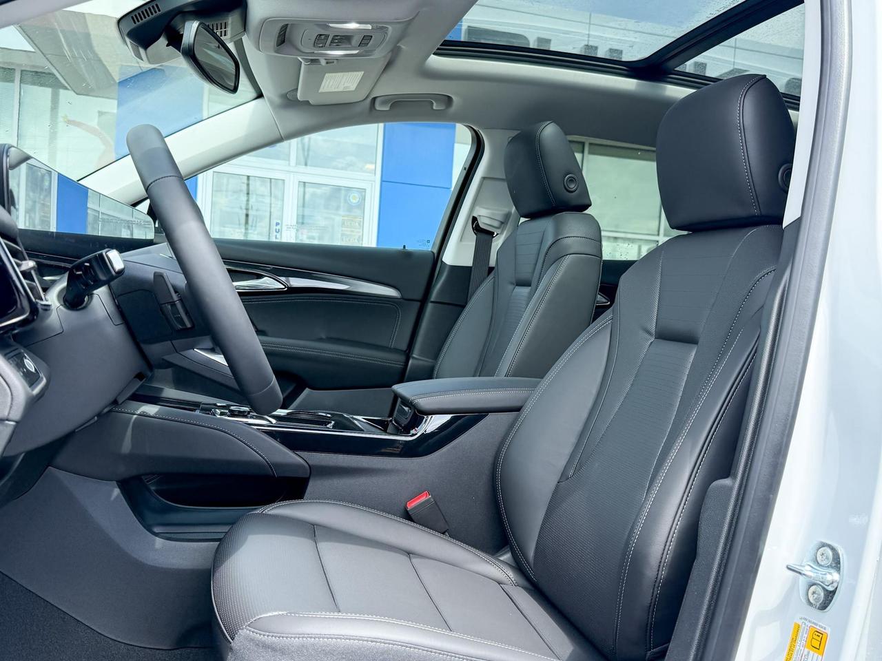 2025 Buick Envision Preferred 2.0L 4 CYL WITH REMOTE START/ENTRY, HEATED SEATS, HEATED STEERING WHEEL, BOSE SOUND, HD SURROUND VISION Photo