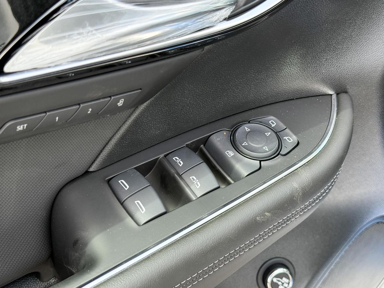 2025 Buick Envision Preferred 2.0L 4 CYL WITH REMOTE START/ENTRY, HEATED SEATS, HEATED STEERING WHEEL, BOSE SOUND, HD SURROUND VISION Photo