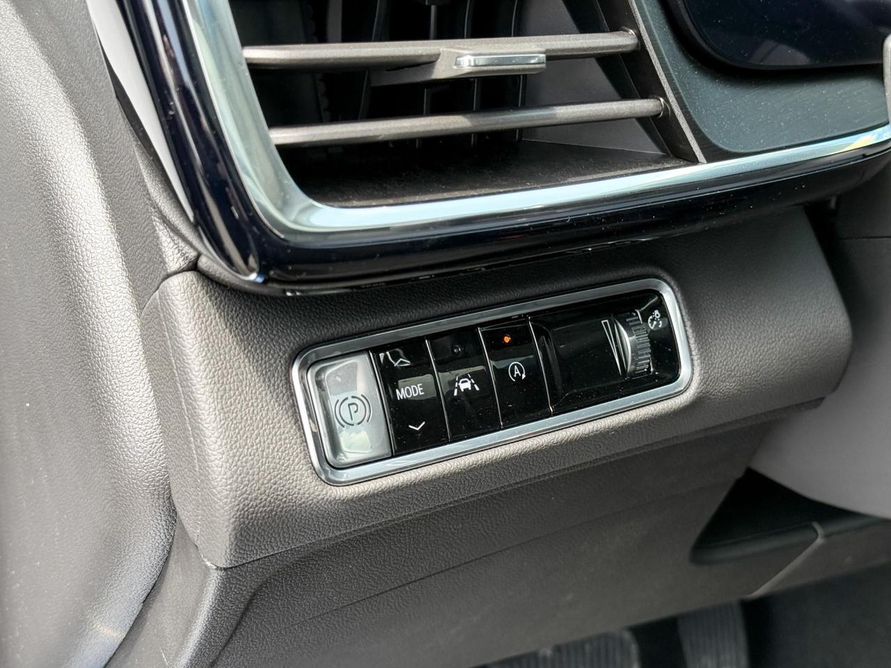 2025 Buick Envision Preferred 2.0L 4 CYL WITH REMOTE START/ENTRY, HEATED SEATS, HEATED STEERING WHEEL, BOSE SOUND, HD SURROUND VISION Photo