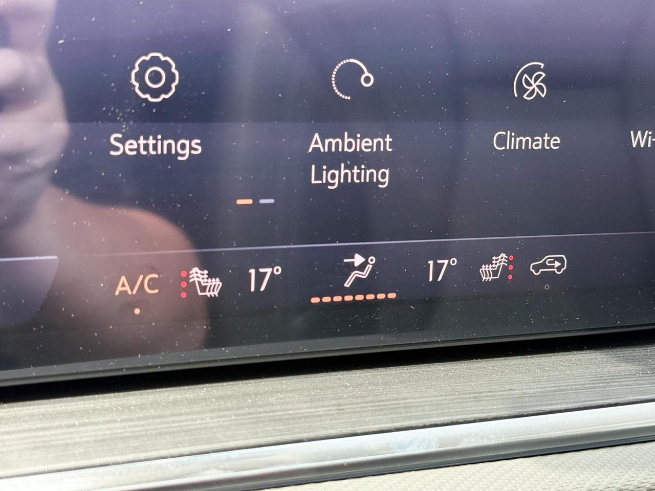 2025 Buick Envision Preferred 2.0L 4 CYL WITH REMOTE START/ENTRY, HEATED SEATS, HEATED STEERING WHEEL, BOSE SOUND, HD SURROUND VISION Photo