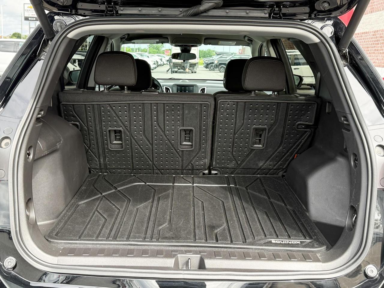 2024 Chevrolet Equinox 1.5L 4CYL TURBO LT, HEATED FRONT SEATS, DUAL ZONE CLIMATE CONTROL, POWER LIFTGATE, SAFETY PACKAGE, 17" ALLOY WHEELS Photo4