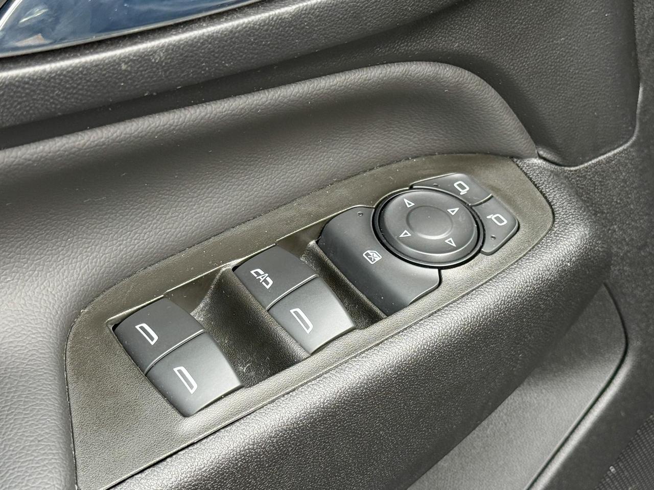 2024 Chevrolet Equinox 1.5L 4CYL TURBO LT, HEATED FRONT SEATS, DUAL ZONE CLIMATE CONTROL, POWER LIFTGATE, SAFETY PACKAGE, 17" ALLOY WHEELS Photo