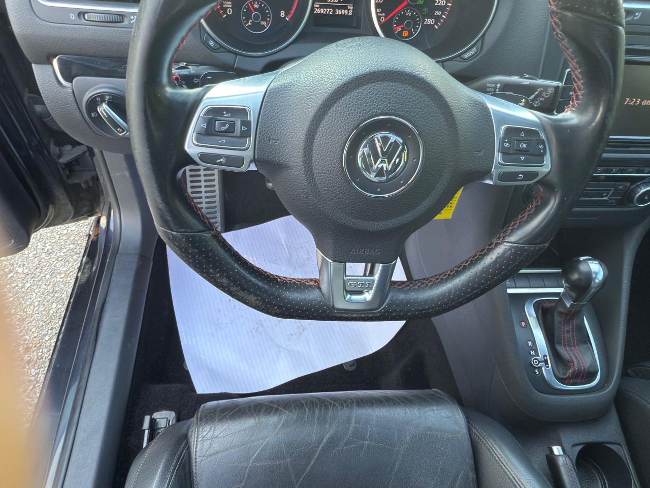 2011 Volkswagen Golf  - Photo #14