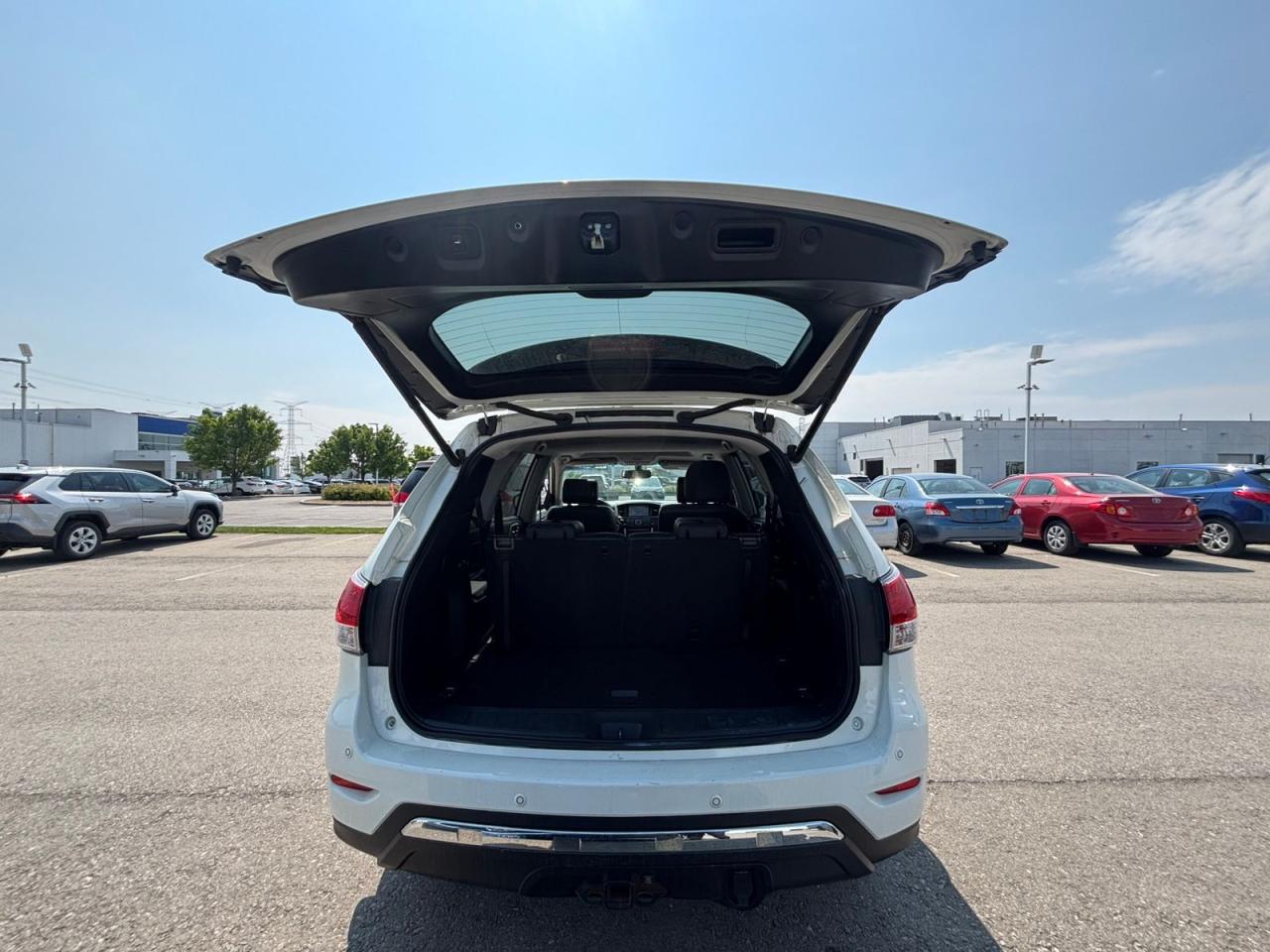 2016 Nissan Pathfinder SV - Photo #2