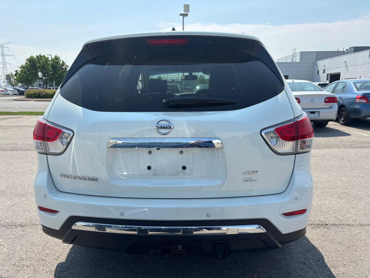2016 Nissan Pathfinder SV - Photo #3