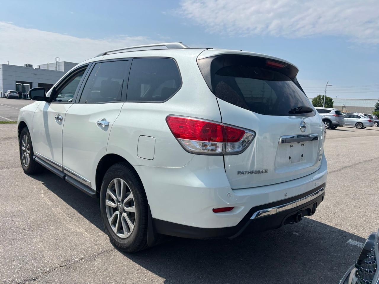 2016 Nissan Pathfinder SV - Photo #6