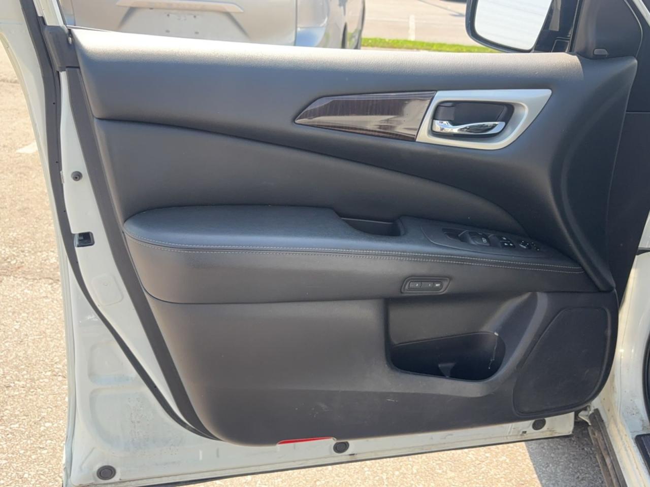 2016 Nissan Pathfinder SV - Photo #7