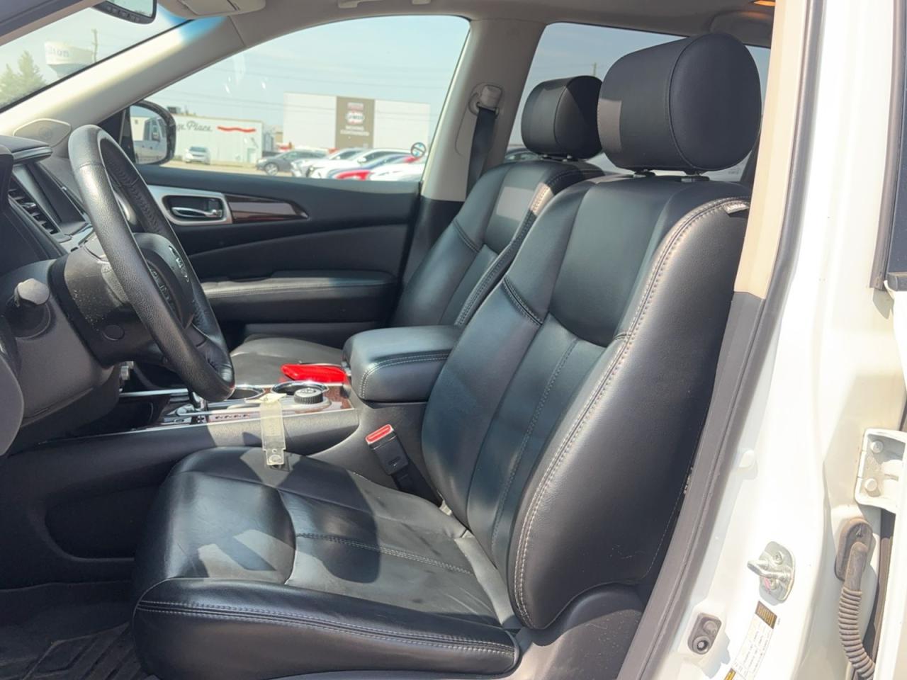 2016 Nissan Pathfinder SV - Photo #9
