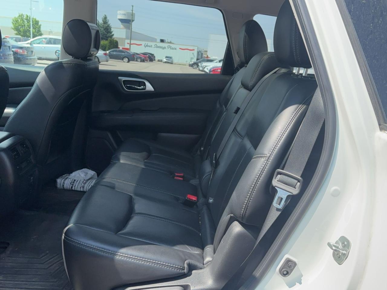 2016 Nissan Pathfinder SV - Photo #12