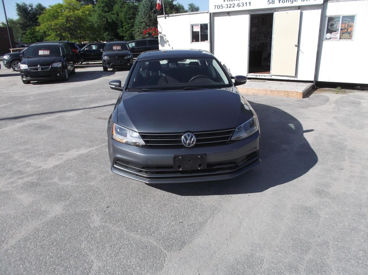 2015 Volkswagen Jetta TSI  SE - Photo #2