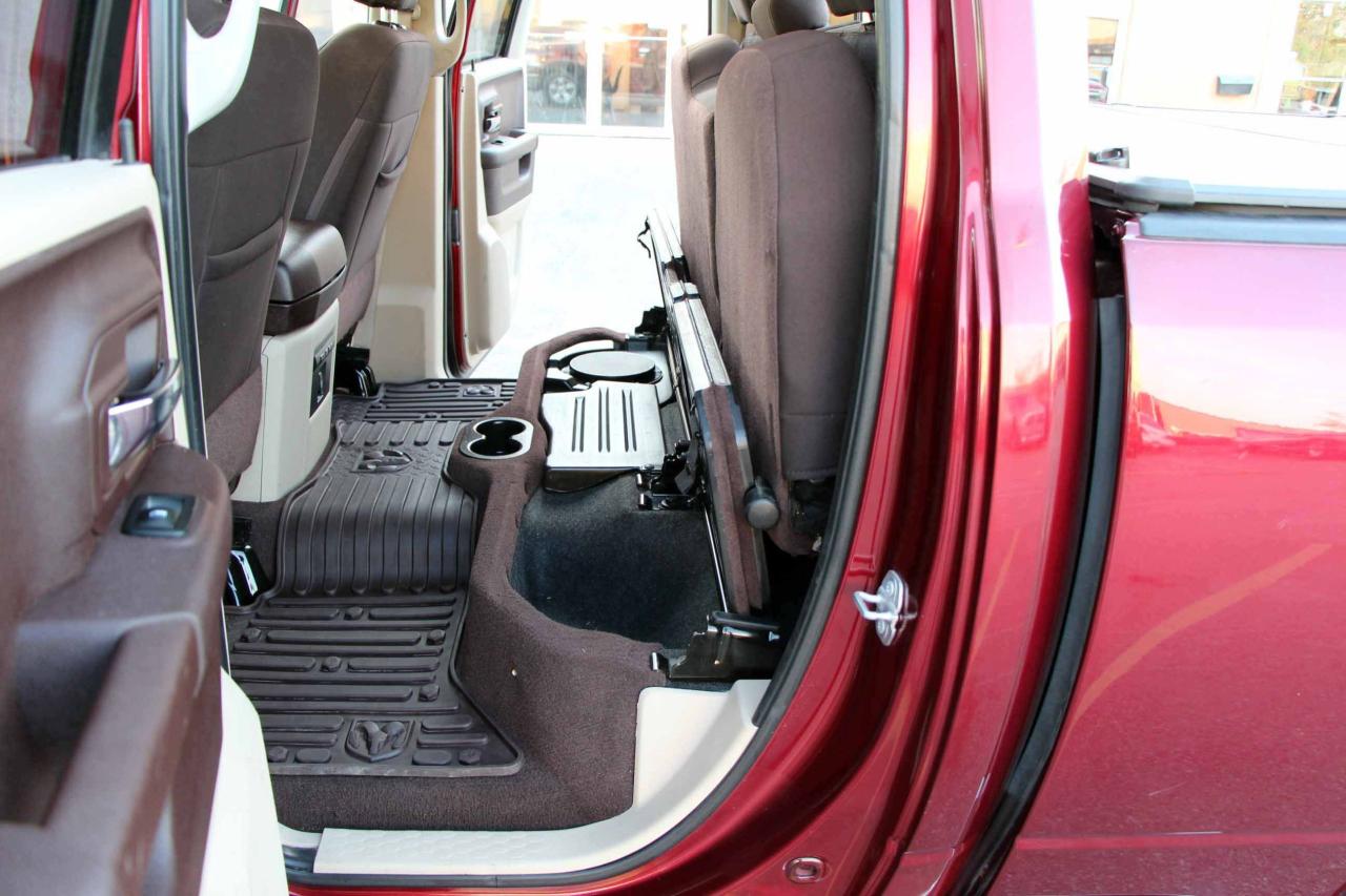 2017 RAM 1500 4WD Quad Cab 140.5" Outdoorsman - Photo #16