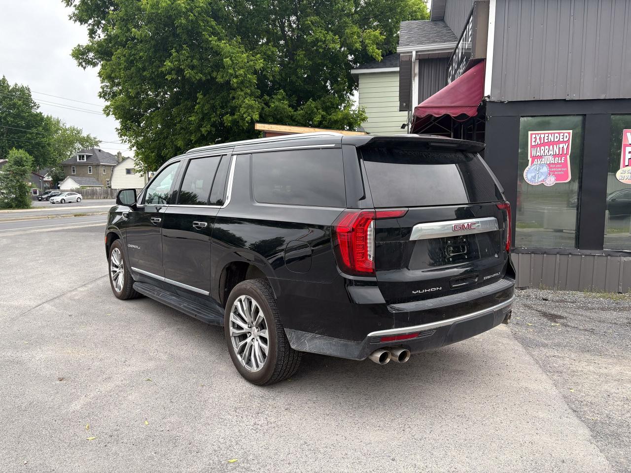 2023 GMC Yukon XL Denali - Photo #2