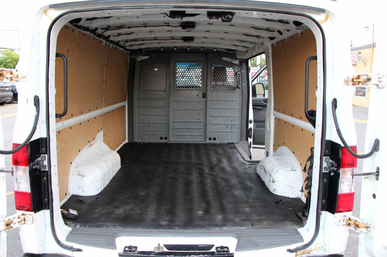 2012 Nissan NV 2500 SV - Photo #10