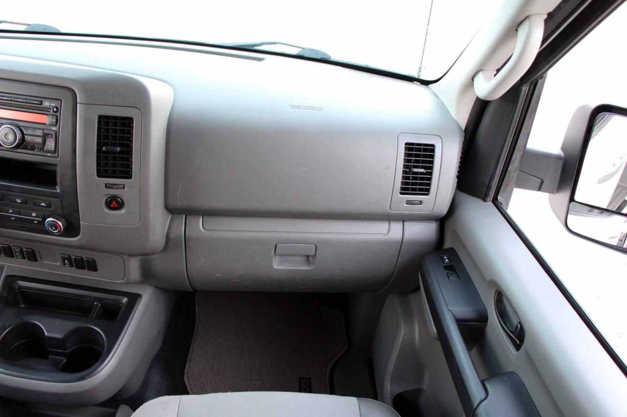 2012 Nissan NV 2500 SV - Photo #19