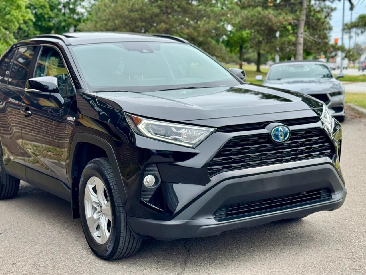 2021 Toyota RAV4 Hybrid XLE Photo4