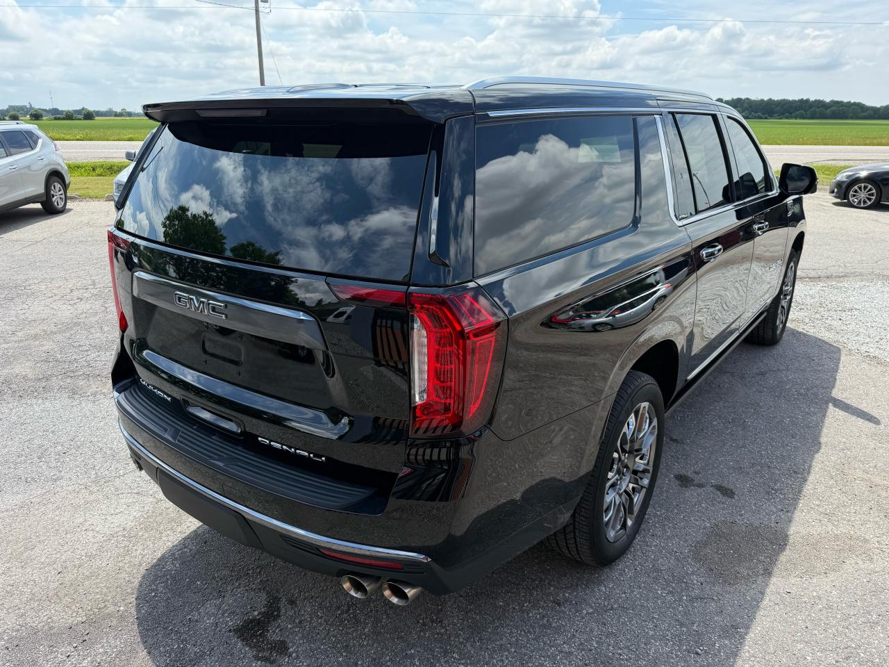 2023 GMC Yukon XL Denali Ultimate | Massage Seats | Rear Entertainment | Panoramic Sunroof - Photo #5