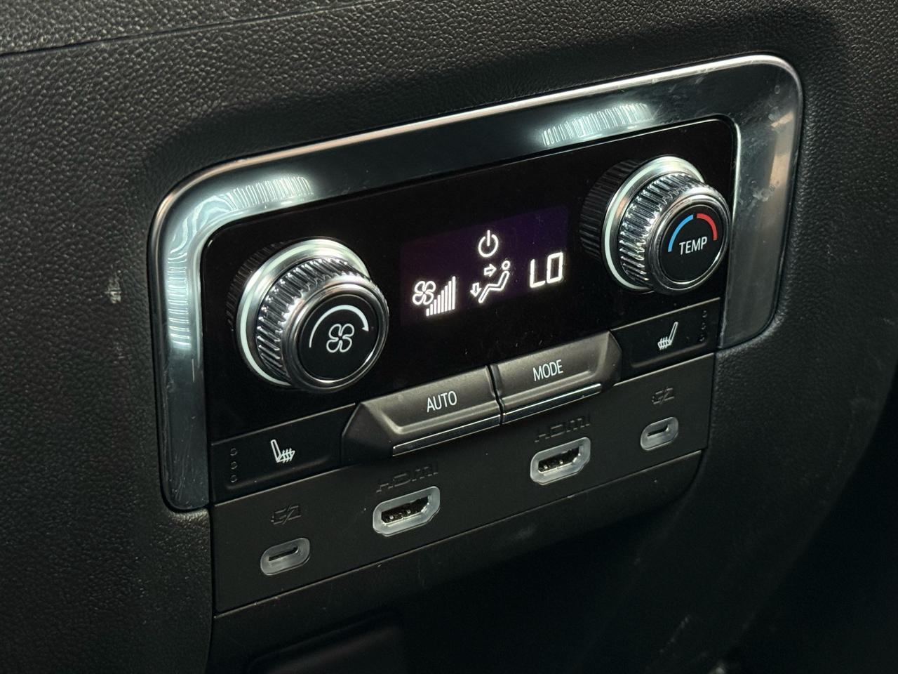 2023 GMC Yukon XL Denali Ultimate | Massage Seats | Rear Entertainment | Panoramic Sunroof - Photo #12