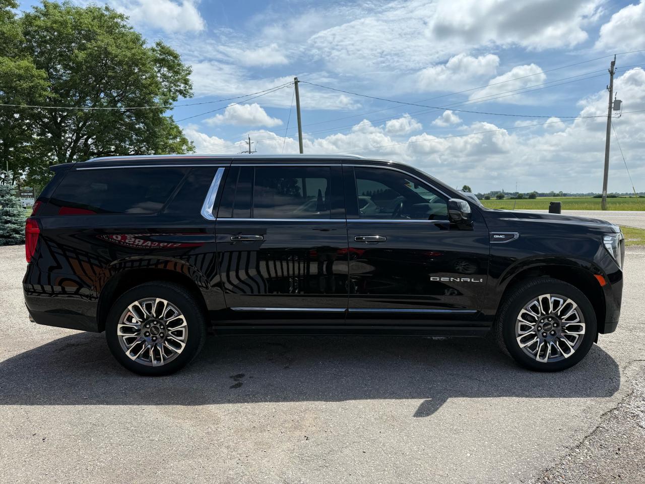 2023 GMC Yukon XL Denali Ultimate | Massage Seats | Rear Entertainment | Panoramic Sunroof - Photo #6