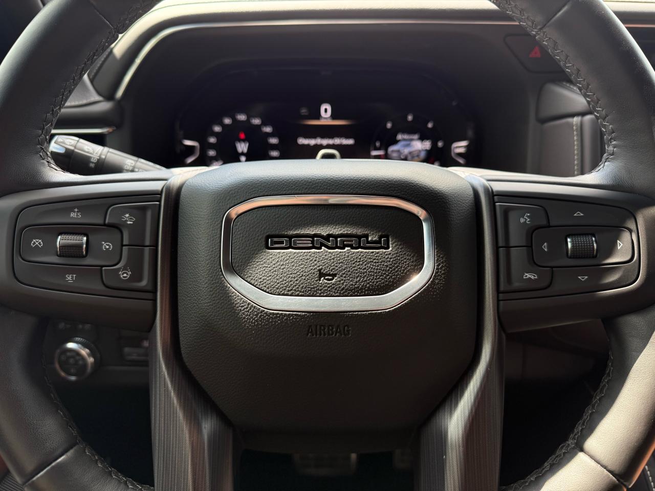 2023 GMC Yukon XL Denali Ultimate | Massage Seats | Rear Entertainment | Panoramic Sunroof - Photo #20