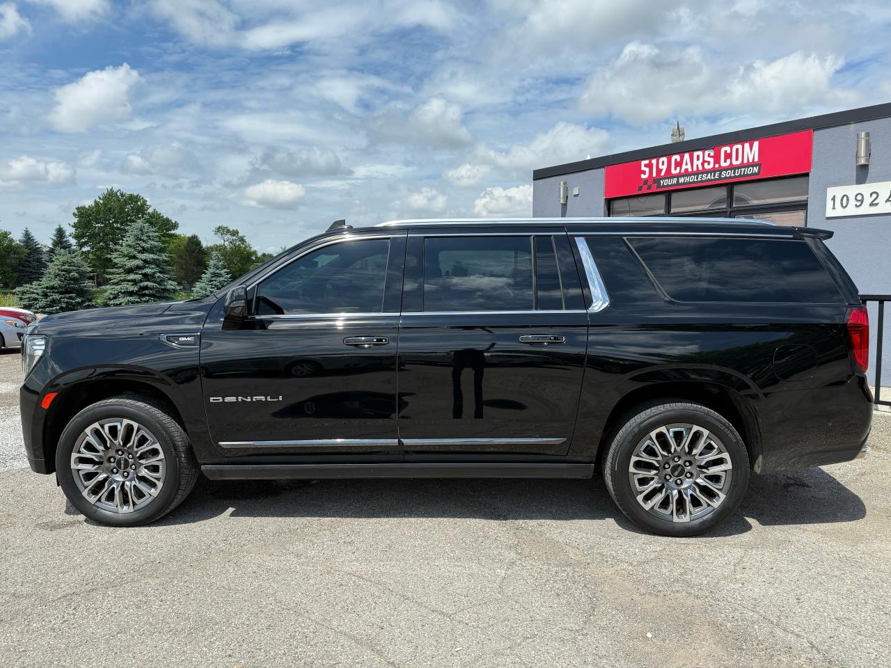 2023 GMC Yukon XL Denali Ultimate | Massage Seats | Rear Entertainment | Panoramic Sunroof - Photo #2