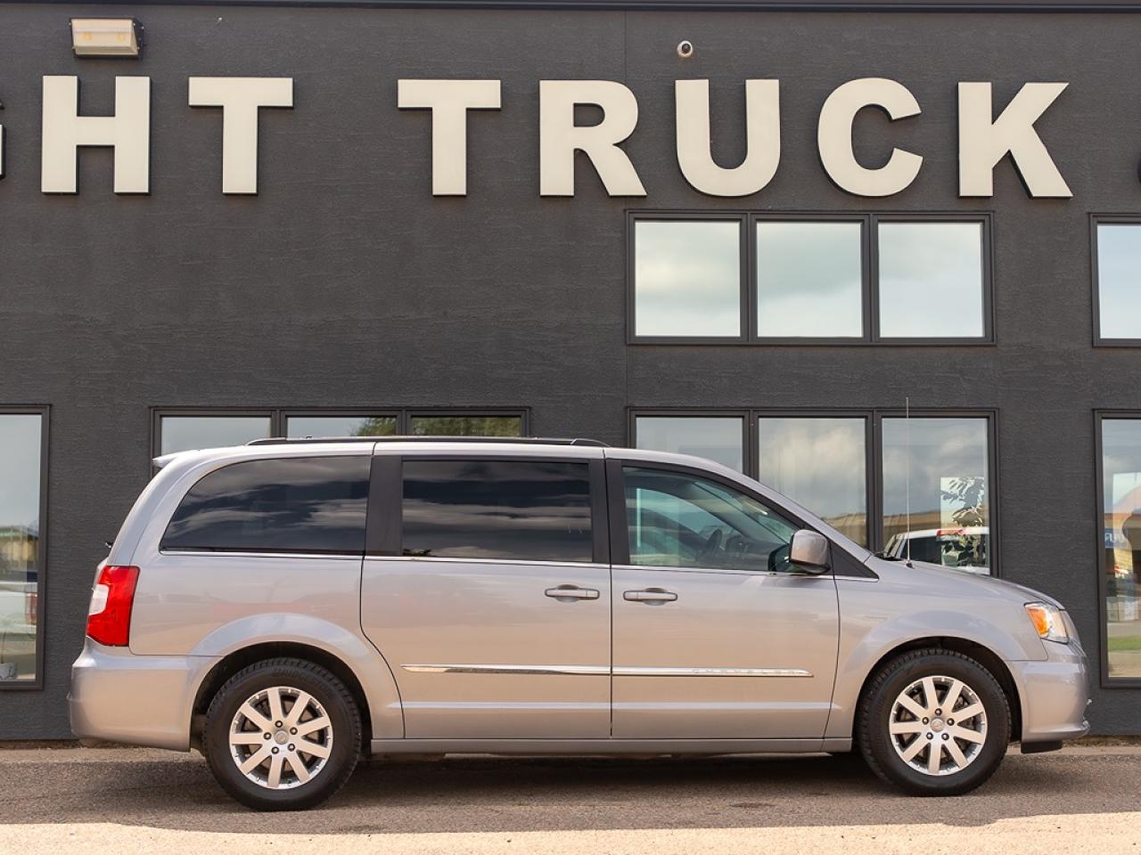 2016 Chrysler Town & Country TOURING Photo4