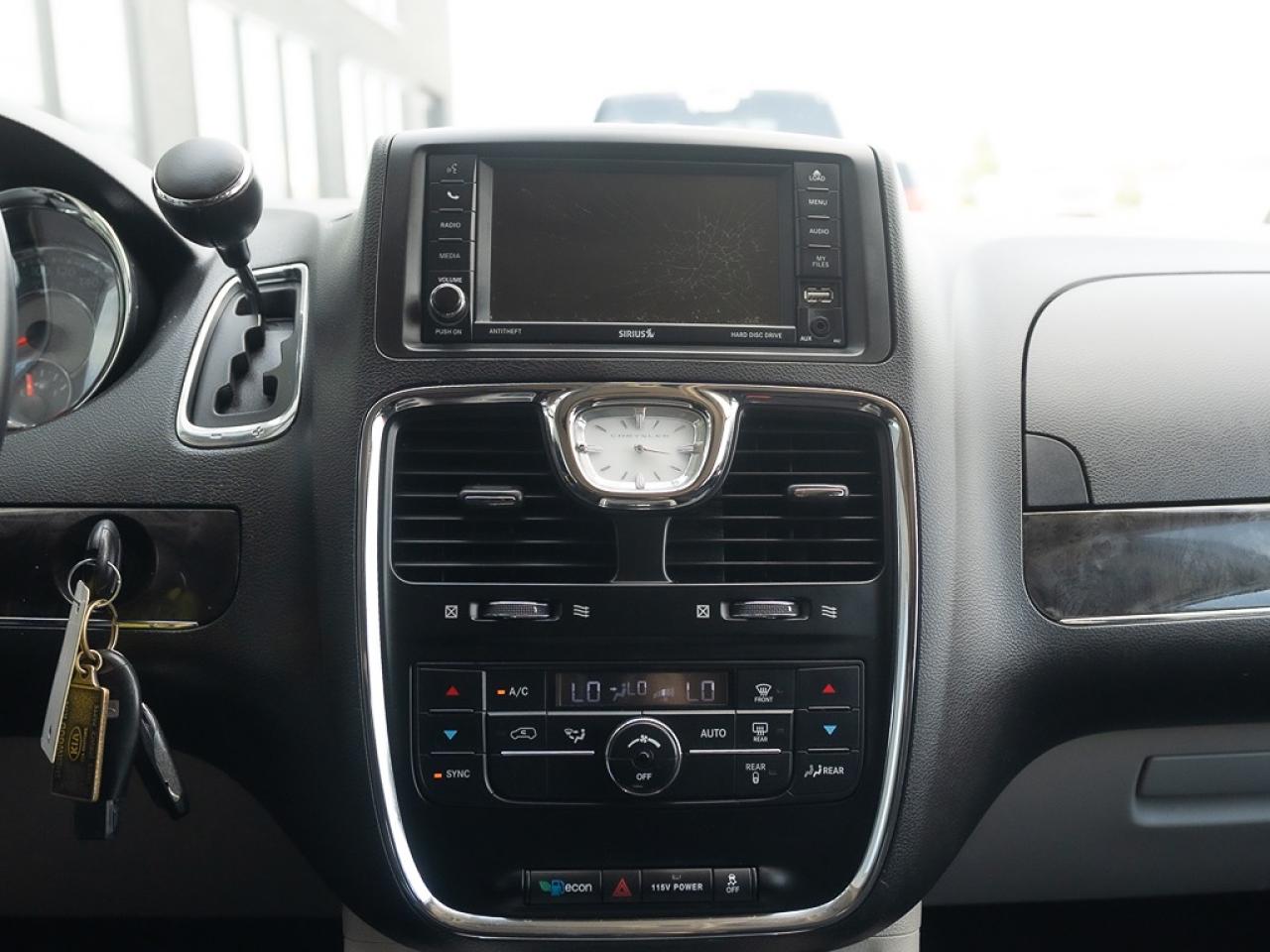 2016 Chrysler Town & Country TOURING Photo9