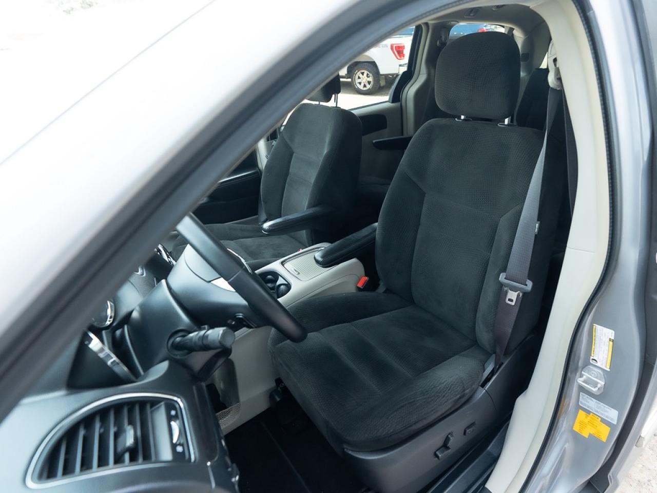 2016 Chrysler Town & Country TOURING Photo35