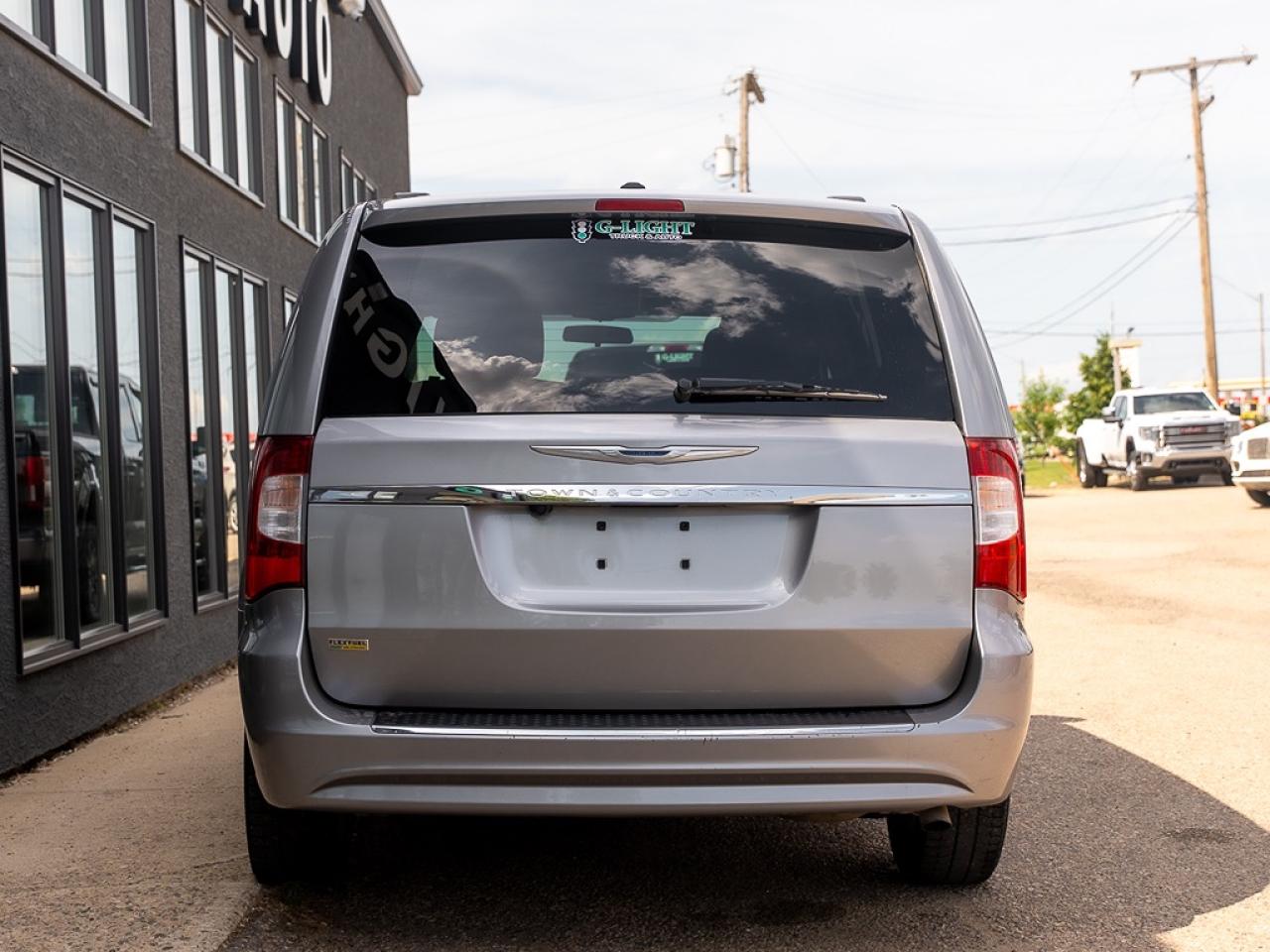 2016 Chrysler Town & Country TOURING Photo6