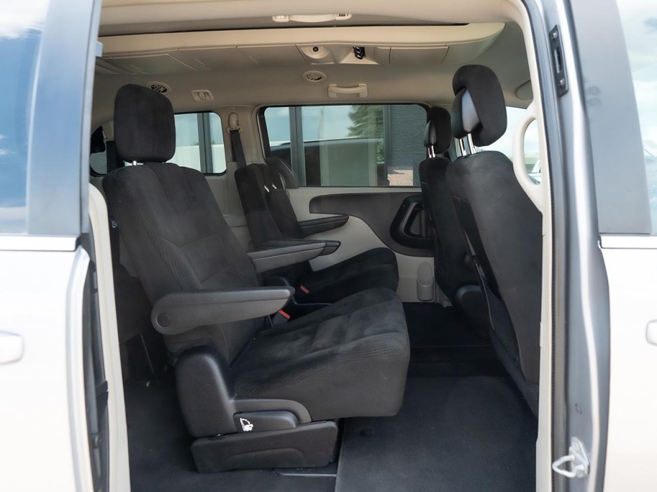 2016 Chrysler Town & Country TOURING Photo18