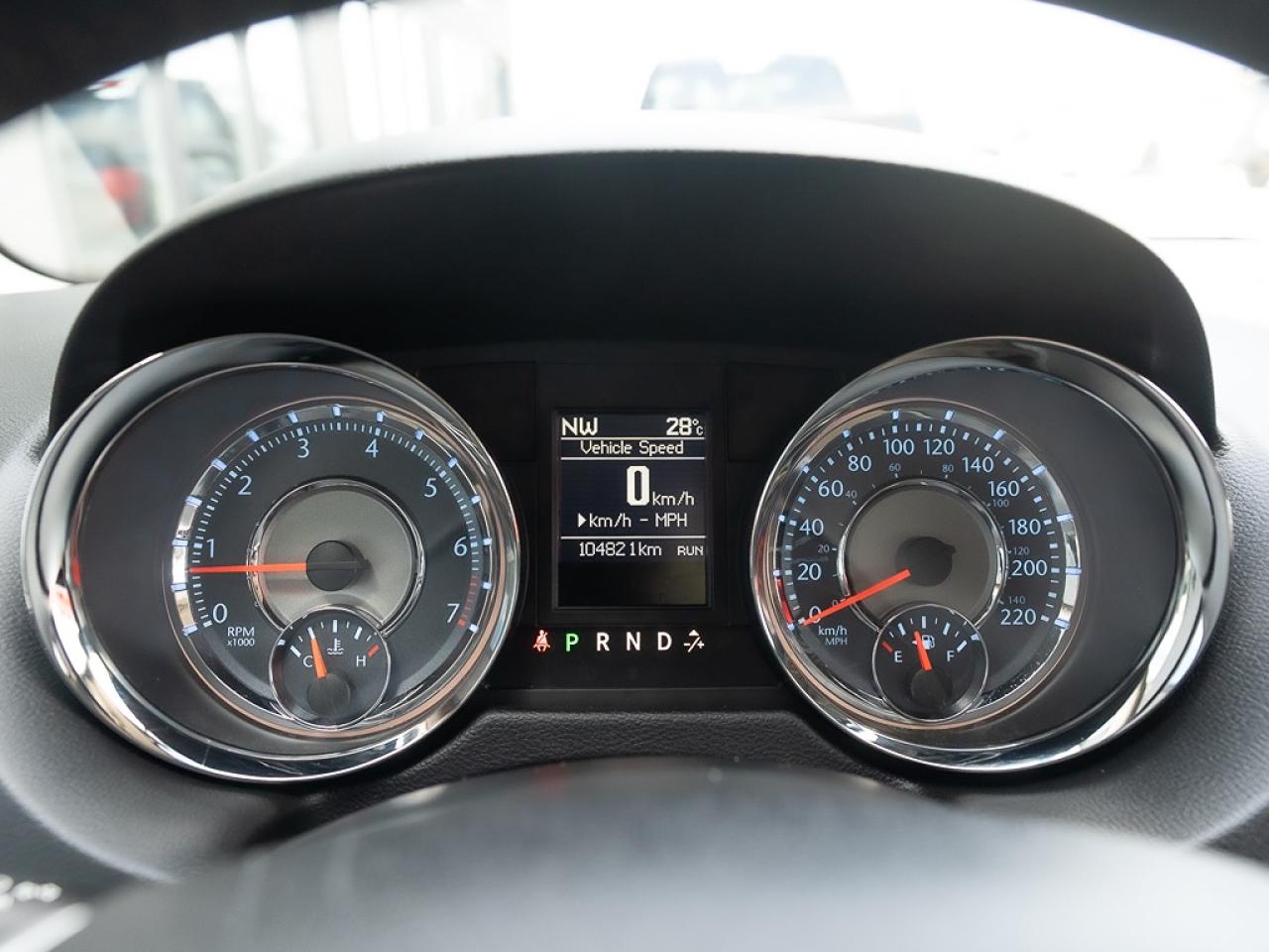 2016 Chrysler Town & Country TOURING Photo11